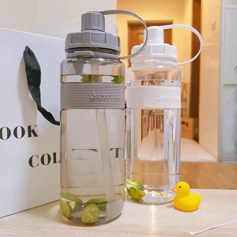 Bình nước nhựa,bình uống nước bằng  nhựa 1000 ml kèm ống hút quai đeo