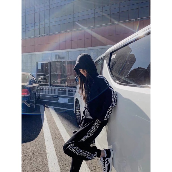 Bộ thể thao nữ gồm áo hoodie và quần ống rộng viền chữ logo thương hiệu thời trang cao cấp Dior CD