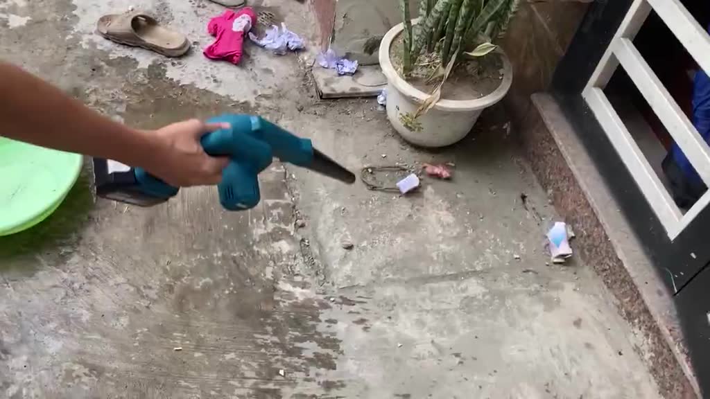 Máy thổi bụi cầm tay dùng pin Makita 199v