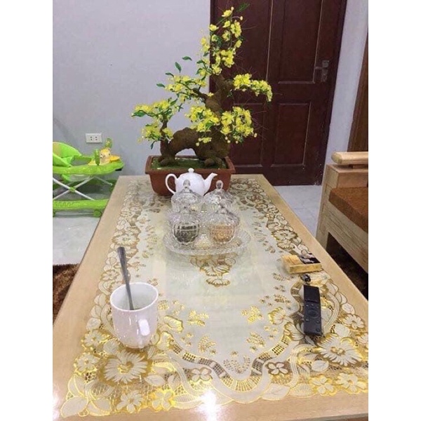 Khăn Trải Bàn Dập Hoa Nổi Màu Vàng Chống Thấm 50cm x 110cm
