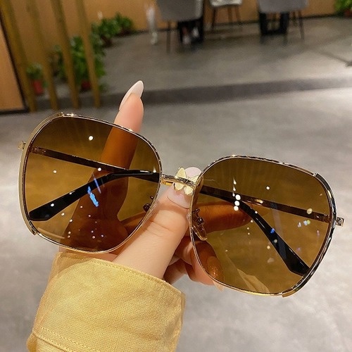 Kính mát gọng vuông kim loại thời trang sang trọng dành cho nữ