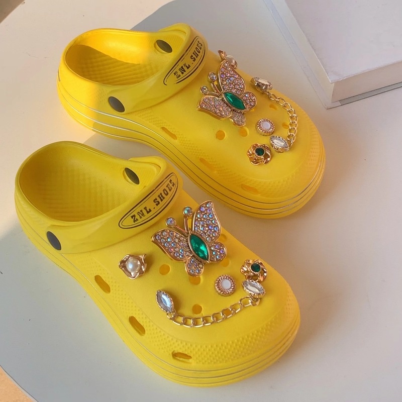 Phụ Kiện Dây Chuỗi Hình Đôi Giày Crocs Đa Năng Dành Cho Nữ Làm Vườn