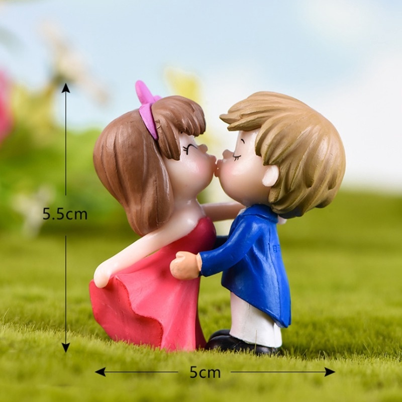 Set 2 Mô Hình Cặp Đôi Marry Kissing Trang Trí Sân Vườn