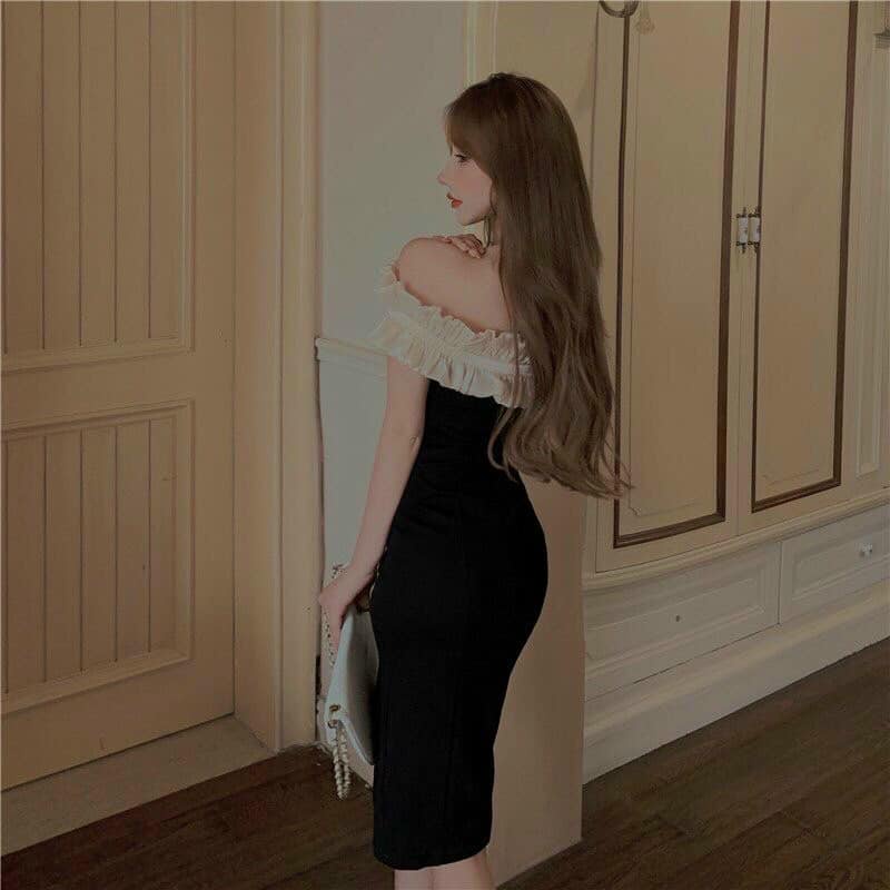 Đầm body đen xẻ phối bèo nude