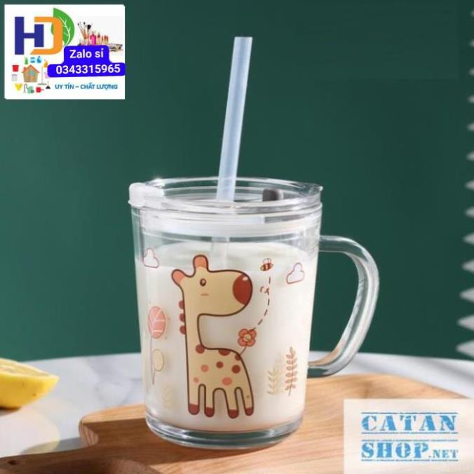 Ly chịu nhiệt thủy tinh chia vạch có nắp (tặng kèm ống hút), cốc ly pha sữa cho bé (mẫu ngẫu nhiên)