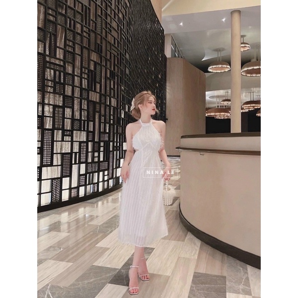 ĐẦM MAXI LÔNG VŨ CỔ YẾM KHOÉT EO HỞ LƯNG