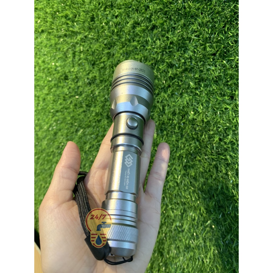 Đèn pin LED siêu sáng G8 - 569 - Dạng cầm tay siêu tiện lợi