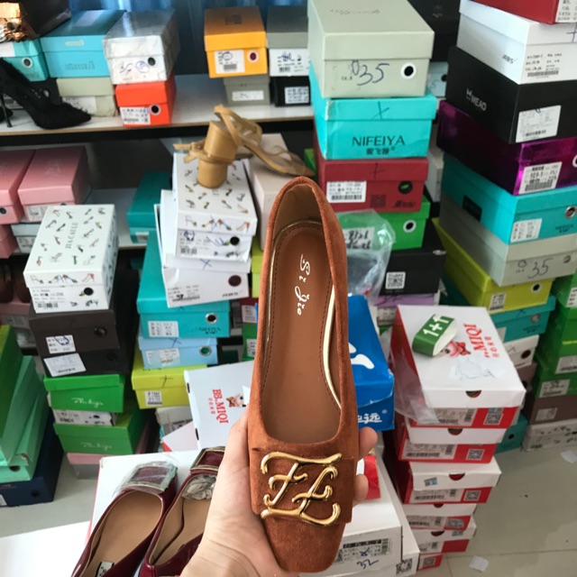 Giày khách đặt livestream shoppe