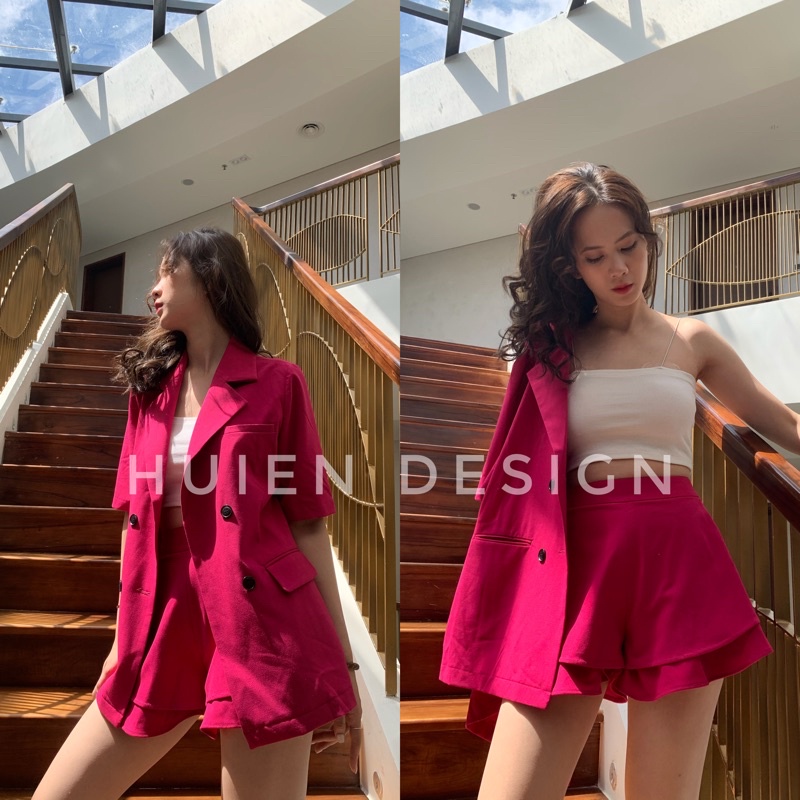 Set đồ nữ gồm áo blazer nữ 1 lớp dáng dài cộc tay kèm chân váy bèo ngắn hàng thiết kế Huien Design màu hồng đậm nổi bật