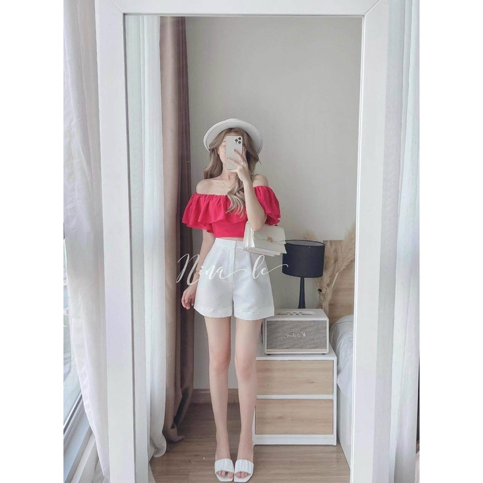Sét bộ áo trễ vai bánh bèo đỏ mix với quần cộc trắng cực kì sang chảnh thích hợp đi dạo phố , đi biển