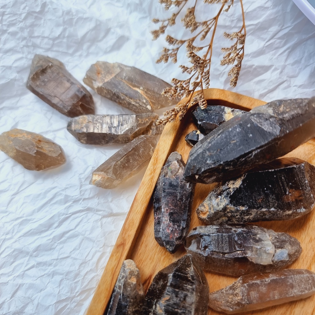 Tinh thể đá thach anh Khói thô (Smoky Quartz), đá phong thủy, đá thanh tẩy, Tarot, Reiki