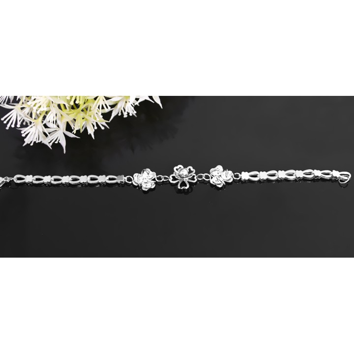 Lắc tay nữ 3 viên đá xoay gắn cỏ 4 lá nhỏ xinh