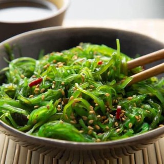 Hỏa tốc HCM / lẻ dùng thử / Salad Rong Biển tươi trộn mè - Wakame Nhật Bản SA LÁT ĂN VẶT