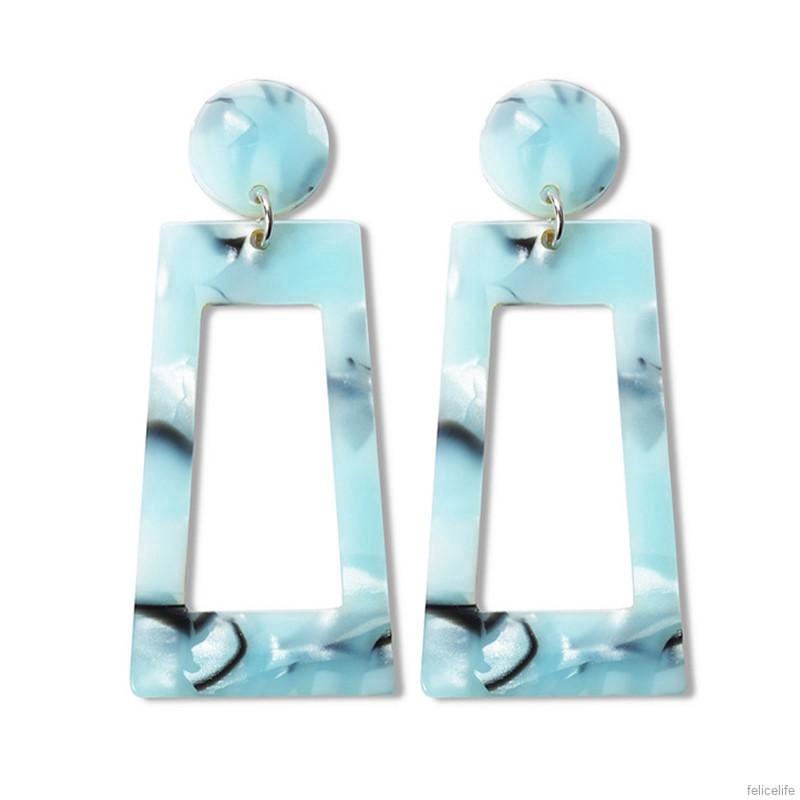 Hoa tai dáng vuông thiết kế đơn giản cho nữ