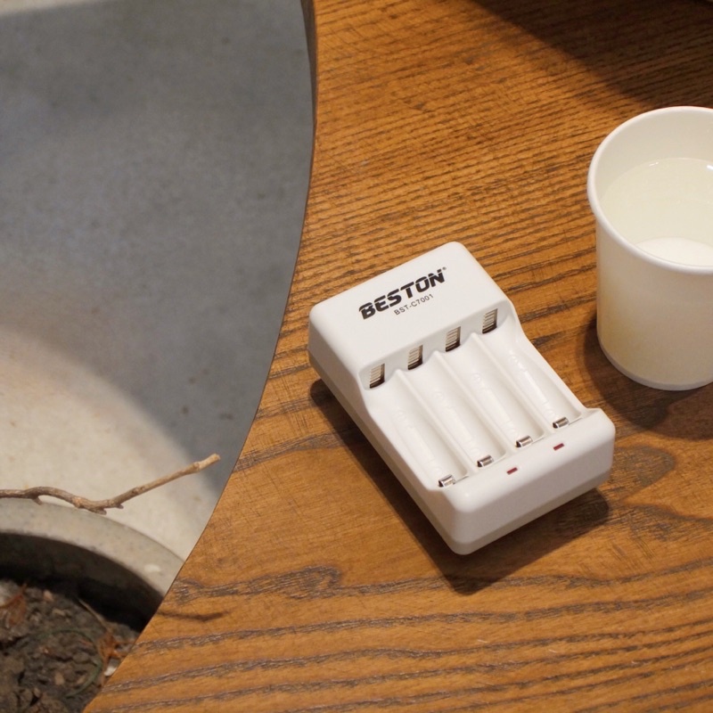 Sạc + Pin AA 3000 mAh sạc nhiều lần