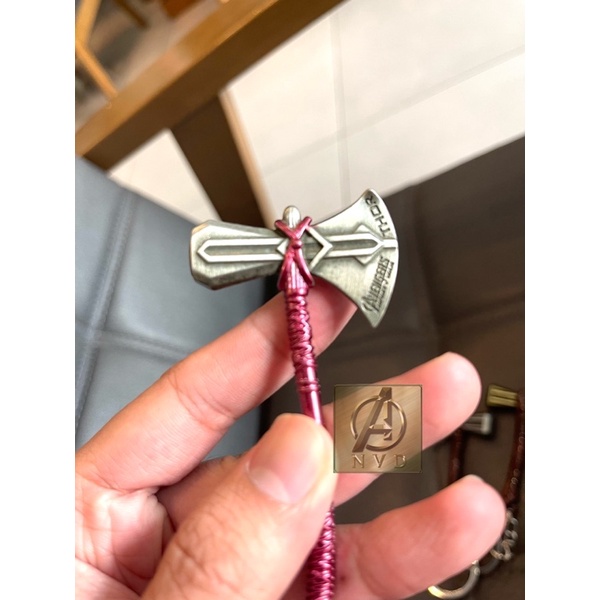 Móc khoá Marvel rìu Thor Stormbreaker cán nâu cực đẹp