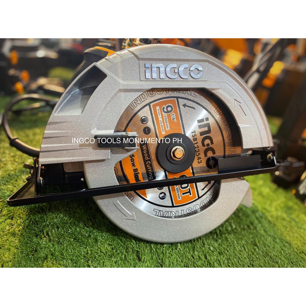 Máy cưa đĩa tròn 2200W INGCO 235m CS2358