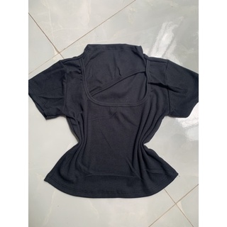 Áo croptop khoét ngực