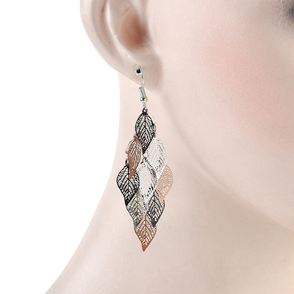 Hoa tai kiểu dáng dài phối họa tiết lá nhiều màu sắc đầy cổ điển