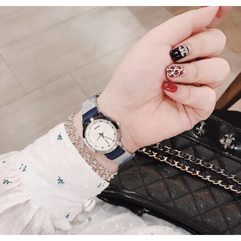 Đồng Hồ Nữ Guess dây da vải Jean case 30mm