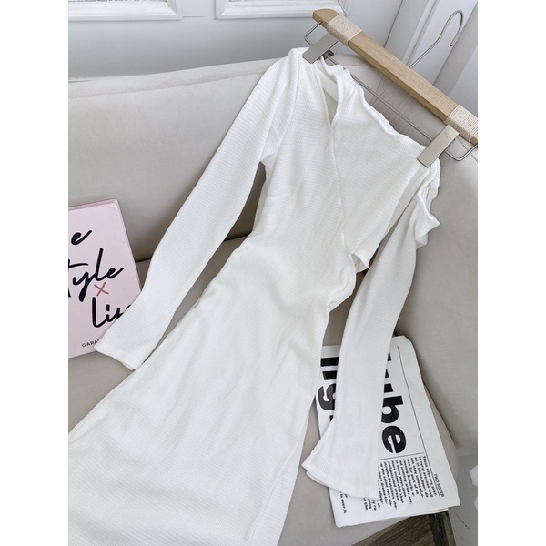 ĐẦM BODY KHOÉT VAI XẺ ĐÙI TRẮNG THỚ XỐP