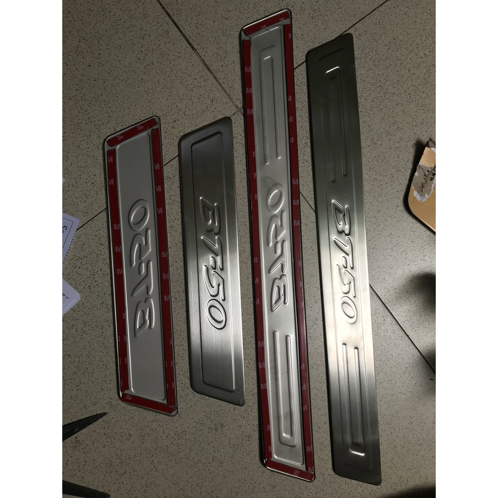 Bộ ốp nẹp bước chân ngoài inox xe Mazda BT50 2015-2021