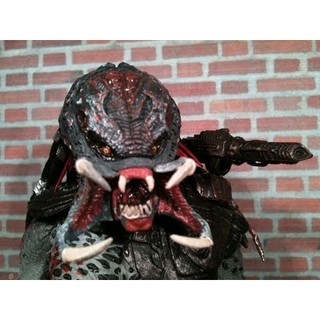 Mô hình NECA Berserker Predator mặt trần