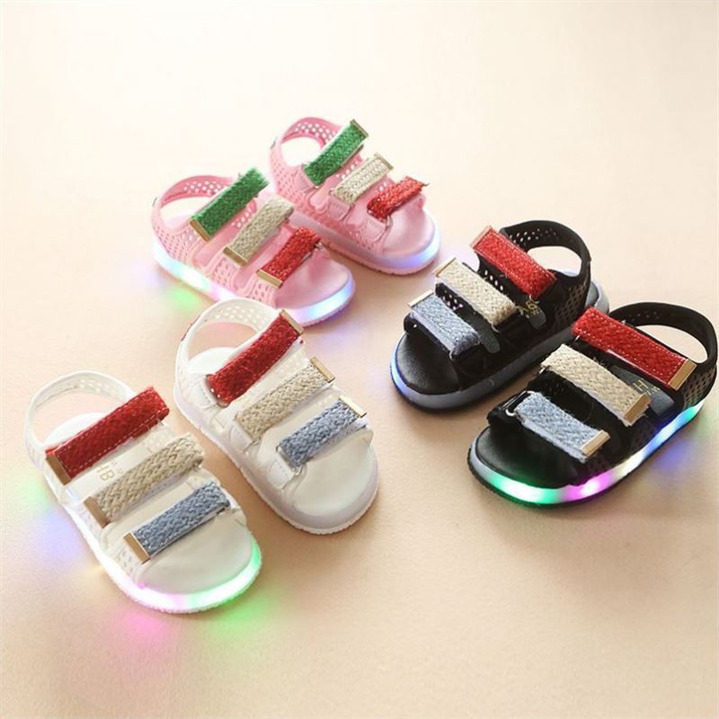 Giày sandal đế mềm thoáng khí có đèn LED nhiều màu sắc trang trí cho bé