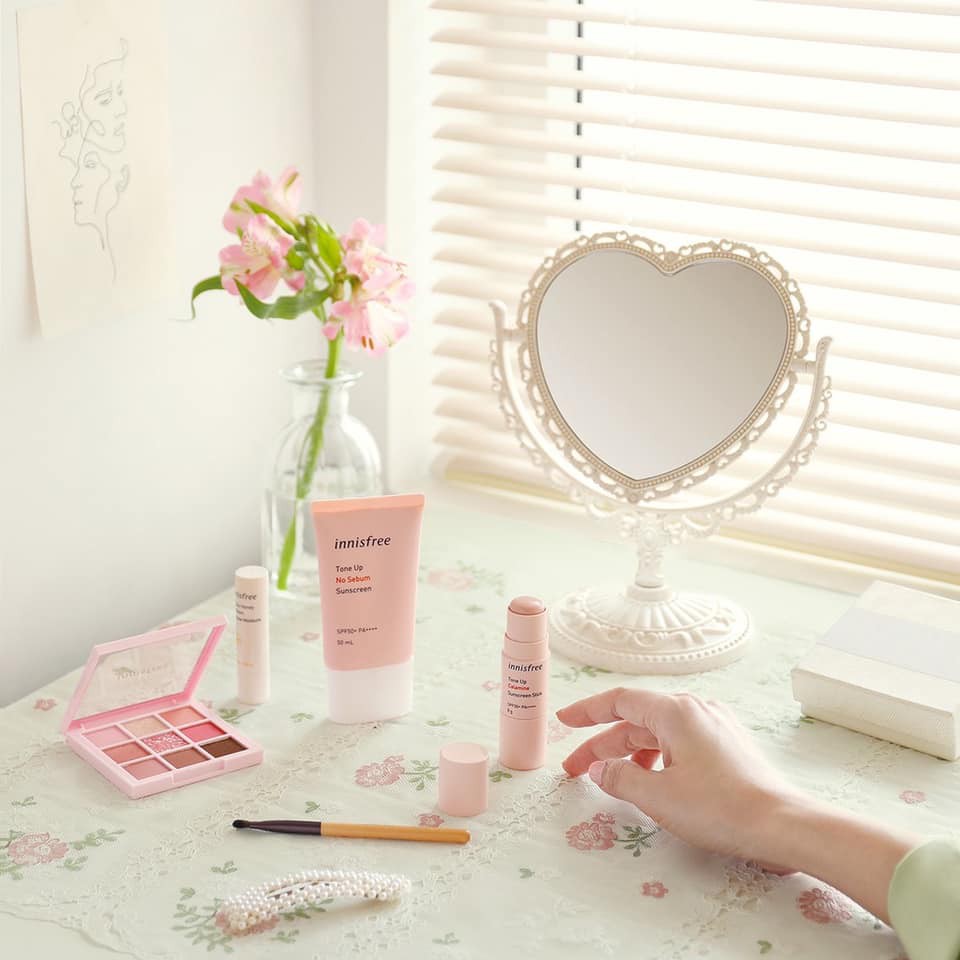 Kem Chống Nắng Innisfree Hồng và Vàng Sunscreem 50ml Có Độ Chống Nắng SPF 50+ PA +++ | BigBuy360 - bigbuy360.vn