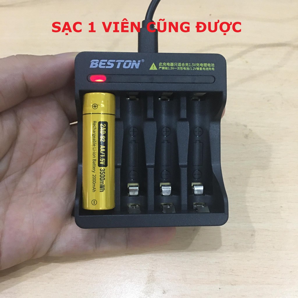 Bộ 4 pin tiểu sạc AA Beston 1.5V Dung lượng cao Hàng cao cấp kèm Bộ sạc Tự ngắt Có đèn báo đầy Pin micro không dây