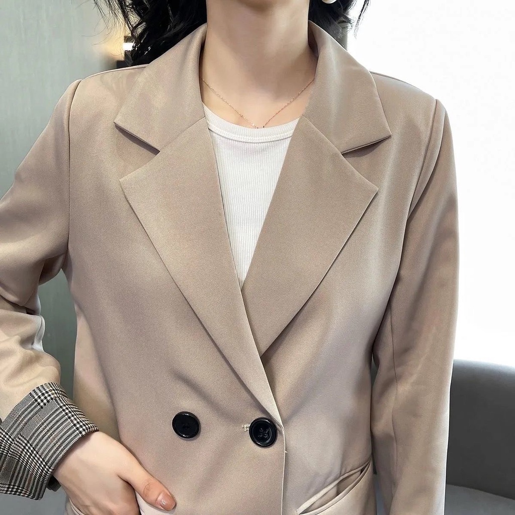 Áo blazer dáng dài 2 lớp vintage  sắn tay cực xinh | BigBuy360 - bigbuy360.vn