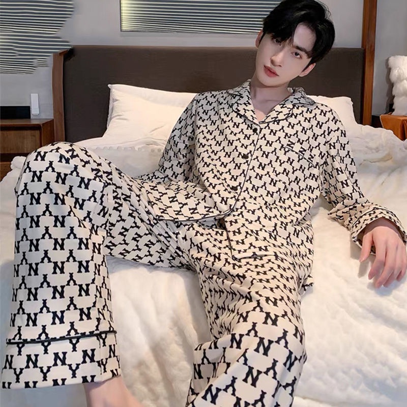 Bộ Đồ Ngủ Dài Tay Họa Tiết Hoạt Hình Sang Trọng Thoải Mái Thời Trang Cho Nam