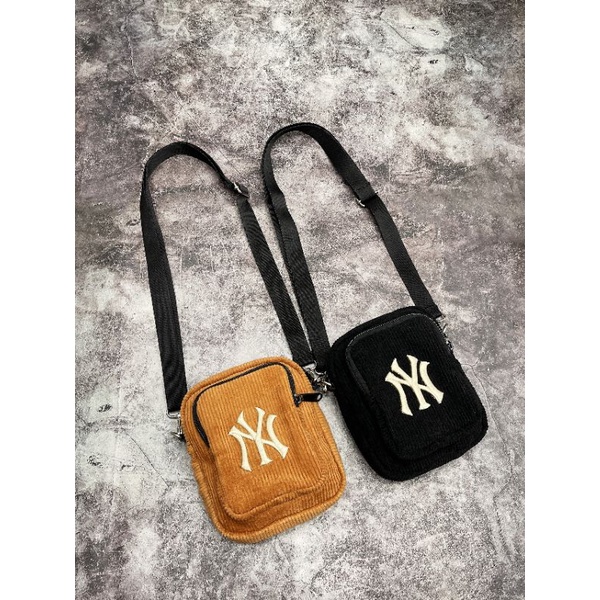 Túi đeo chéo nhung tăm M L B