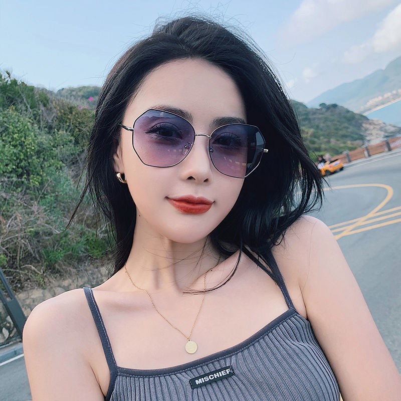 Kính Mát Gọng Kim Loại Tròng Cong Thời Trang Vintage