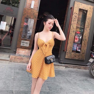 Váy trắng bánh bèo