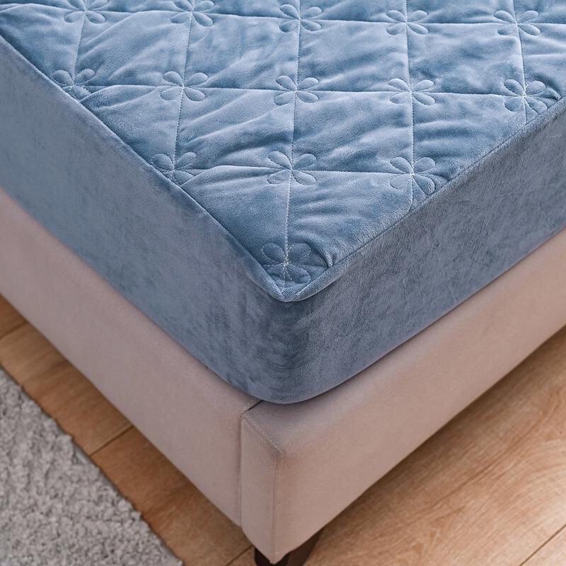 THẢM BỌC ĐỆM TRẦN HOA 4 CÁNH TẶNG KÈM 2 VỎ GỐI BÈO CÙNG MÀU