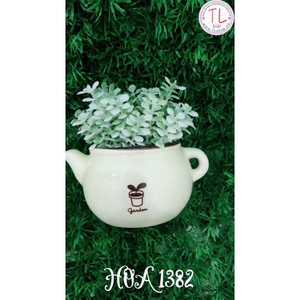 Bình hoa trà nhỏ xinh xắn