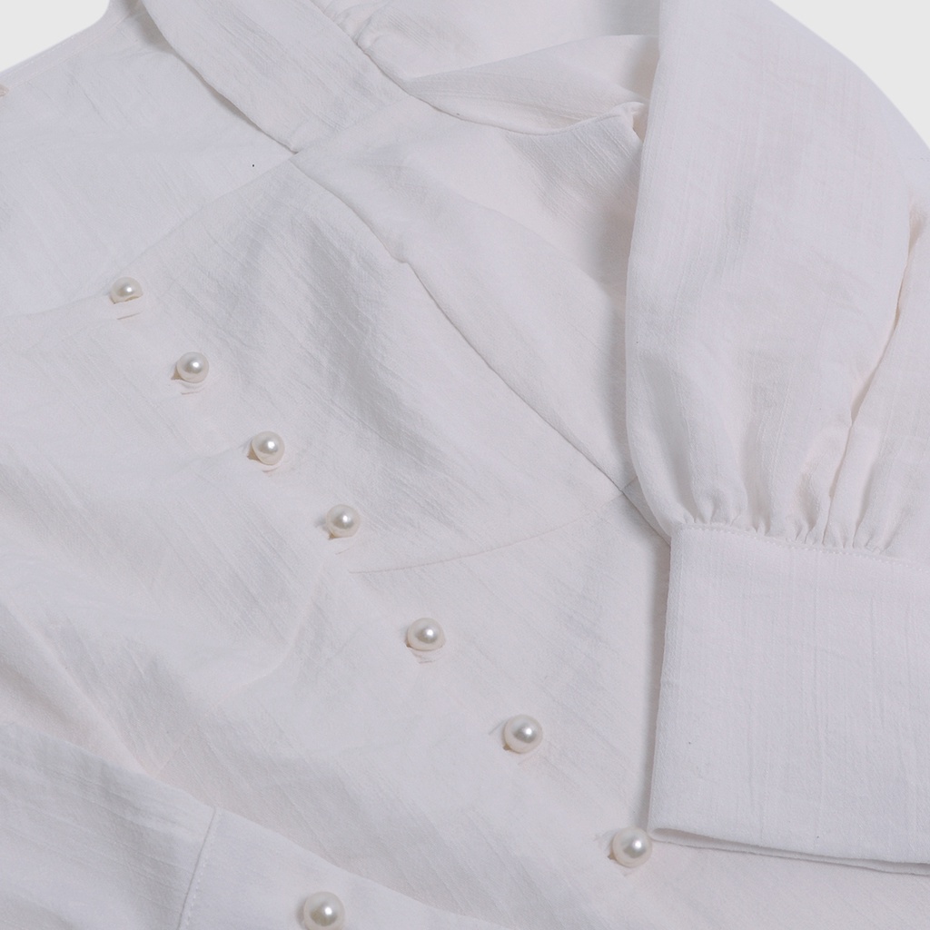 Áo Maybi gài nút ôm linen trắng tay phồng dài có măng-sét