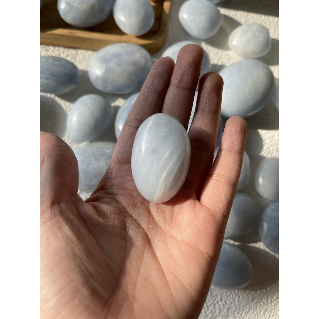 Palm Celestine (Celestite) tự nhiên,đá thanh tẩy, đá phong thủy dùng trong Tarot, Reiki, thiền định