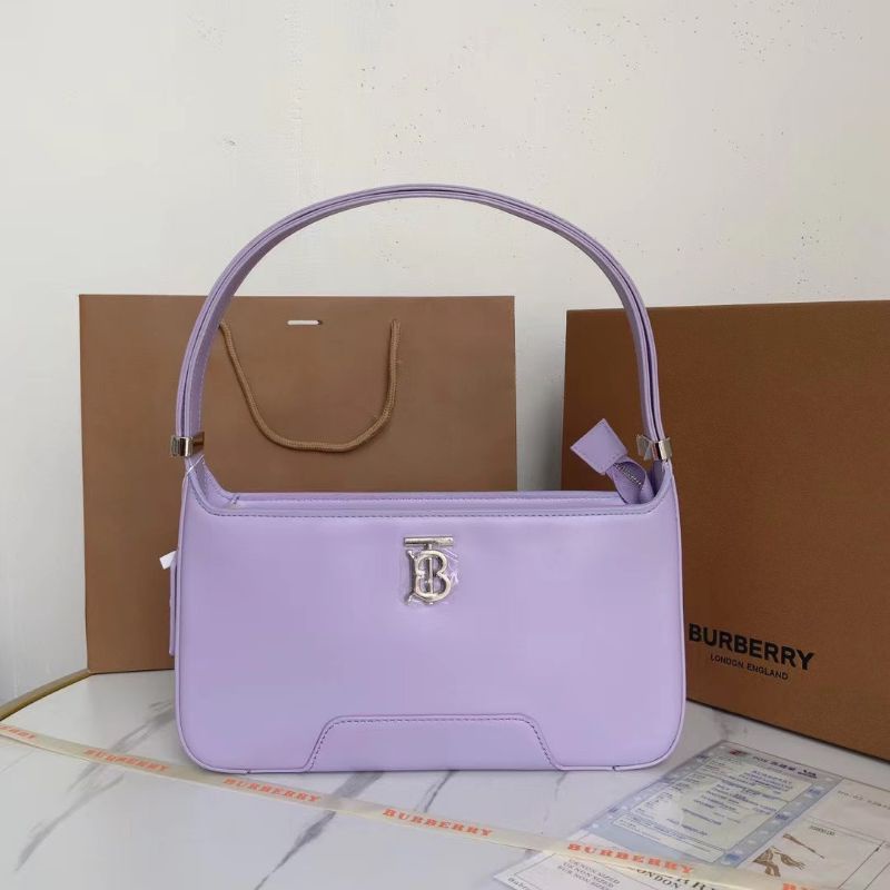 Túi xách Burberry.