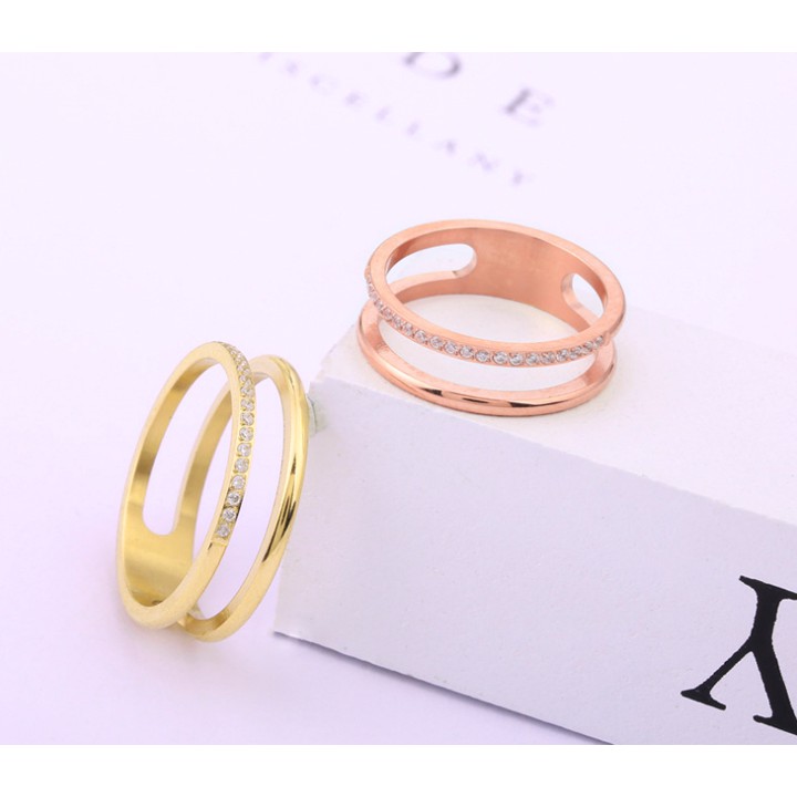 Nhẫn nữ titan cao cấp kiểu sọc đôi : 1 sọc trơn, 1 sọc đính đá siêu đẹp, bền màu, chuẩn thời trang