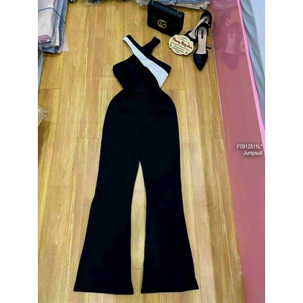 Jumpsuit umi đen dài pha trắng cổ yếm đắp chéo!