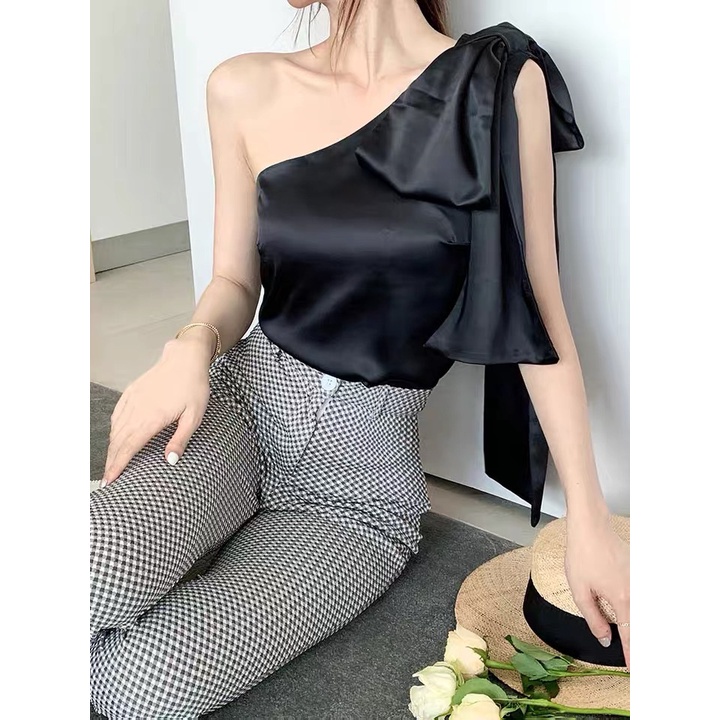 Thời Trang Áo Hai Dây Đính Nơ Quyến Rũ Cho Nữ