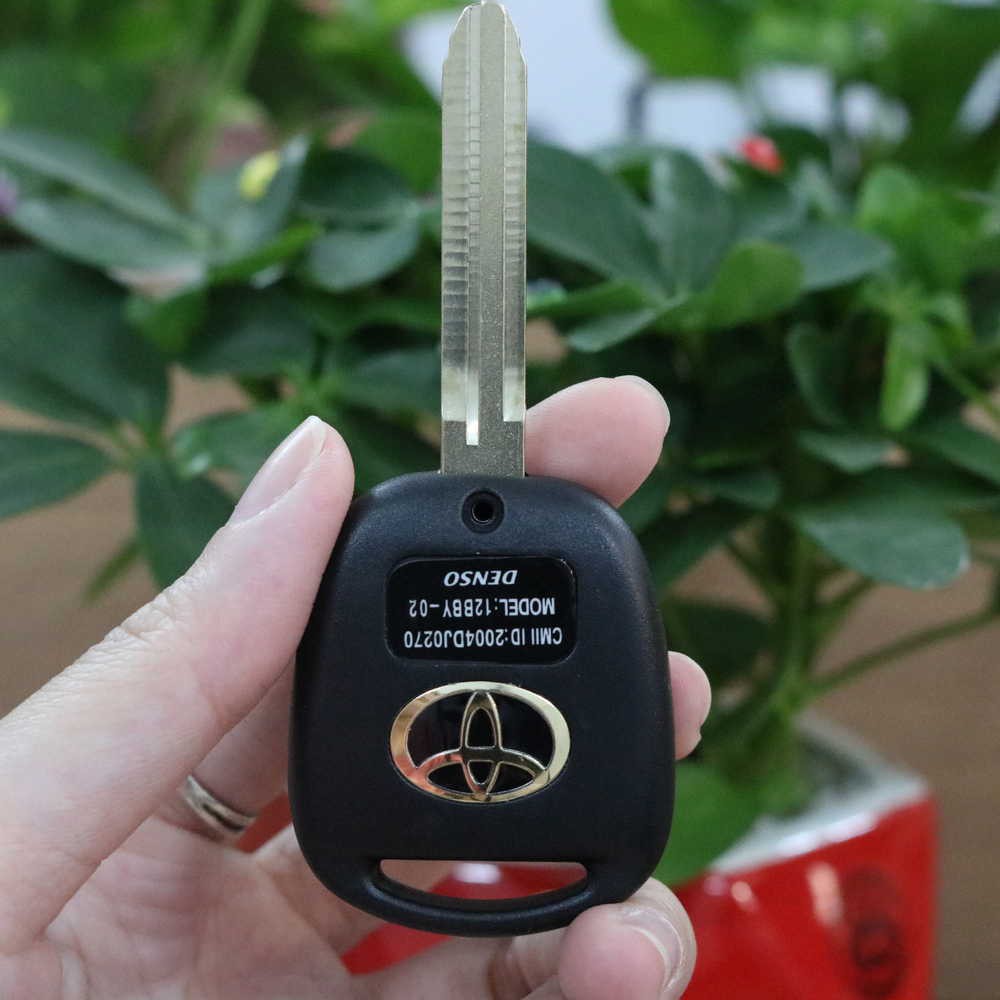 Vỏ chìa khóa Toyota Prado, Land Cruiser, Yaris 2 nút Type 2 chìa thẳng