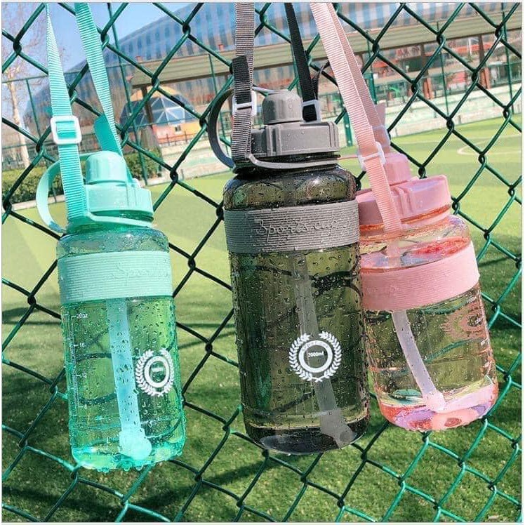 Bình uống nước 600ml - 2000ml có ống hút họa tiết hoạt hình dễ thương Bình Nước Nhựa Dung Tích Lớn Có Ống Hút Tiện Lợi