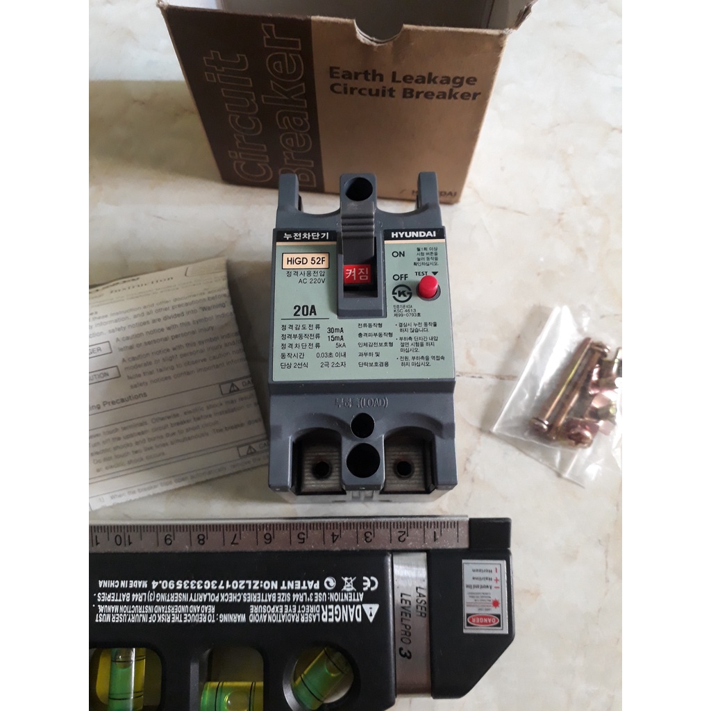 Aptomat chống giật HYUNDAI ELCB 2P, 20A, 5kA, 30mA chính hãng nội địa Hàn Quốc tồn kho.Chưa sử dụng, còn nguyên hộp.