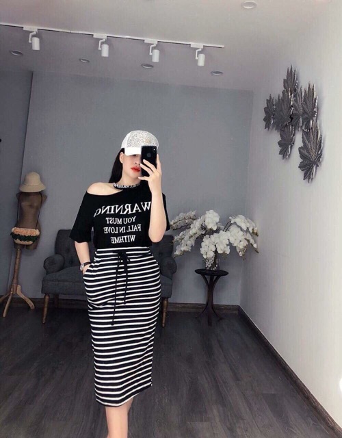 Set áo kèm chân váy kẻ  Áo chất tixi Chân váy kẻ cotton  Lẻ 90k/1set 😘😘😘😘😘😘😘😘😘😘😘 Sỉ 76k sll ib. Xxxxxxxxxxxxx
