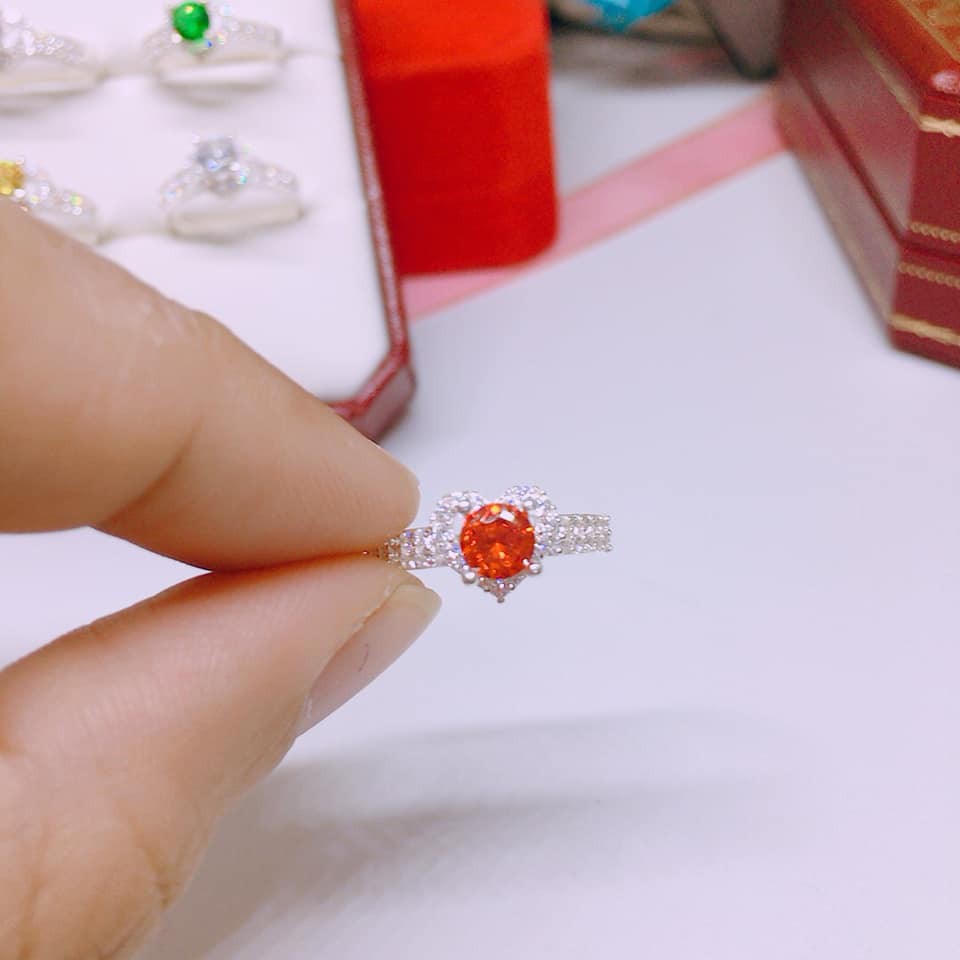 NHẪN NỮ MẶT TIM NHỎ GẮN ĐÁ MÀU