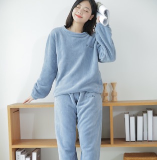 Bộ quần áo lông cừu nữ