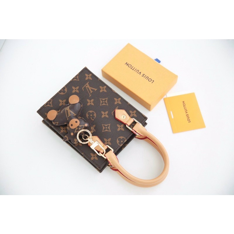 Túi LV mini và móc trâu